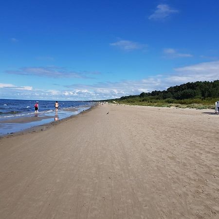 Family Apartment 100M From The Beach Jūrkalne エクステリア 写真